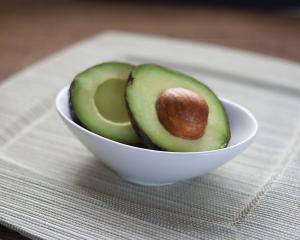 VIDEO Incearca cea mai buna masca de fata cu avocado!