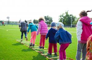 Cunoasterea unei limbi straine s-ar putea sa ii ajute pe copiii care sufera de autism