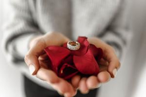 4 modele de bijuterii de aur care cuceresc orice femeie
