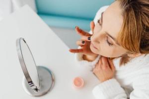 Cum se schimba tenul dupa 40 de ani: legatura dintre hormoni si aspectul pielii